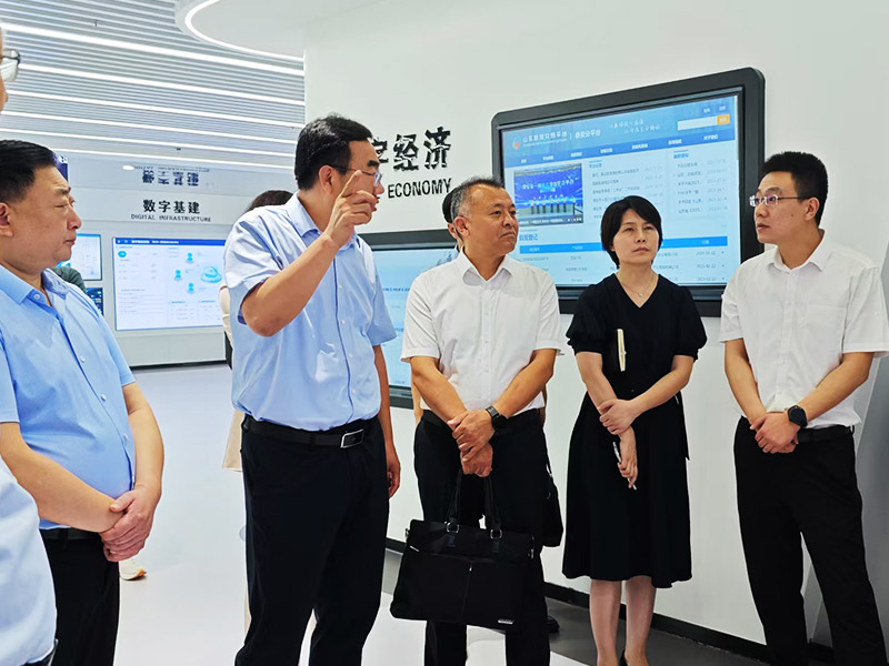 泰山区区委常委、副区长张和江 指导工作